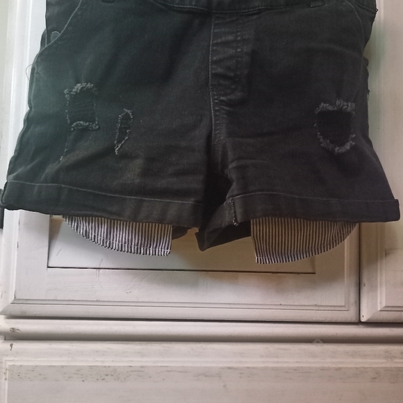 Overall shorts - Picture 2 of 4